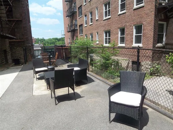 $2,350 | 61 East Grand Street, Unit 4A, Mount Vernon, NY 10552