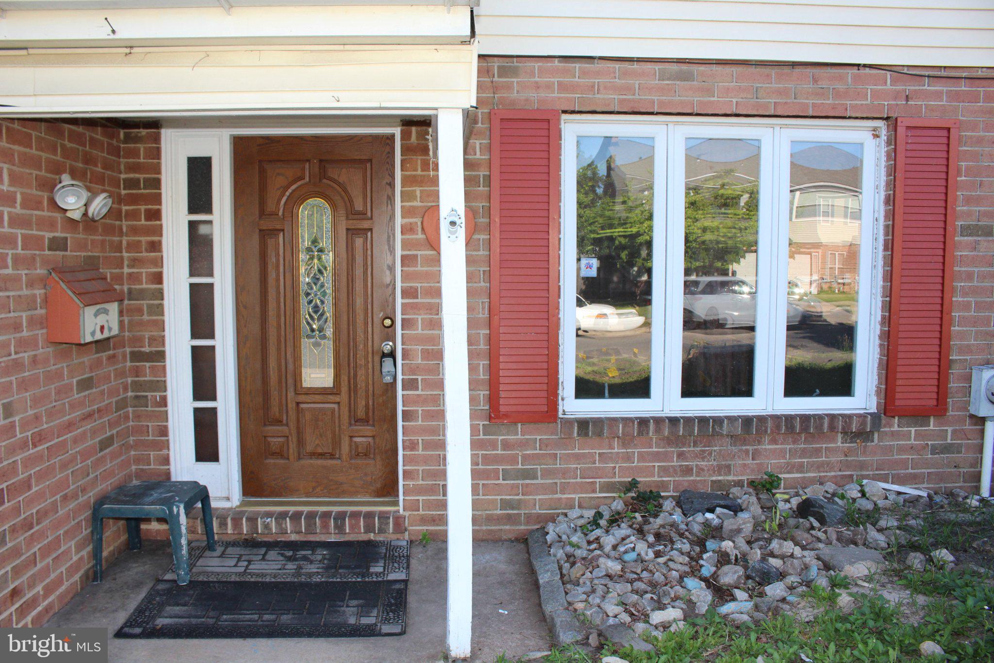 146 Oakmont Road Clementon, NJ 08021 - Photo 12 of 61 Charming entryway with classic appeal.