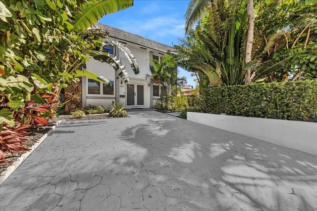 $5,950 | 348 Palm Street, Hollywood, FL 33019