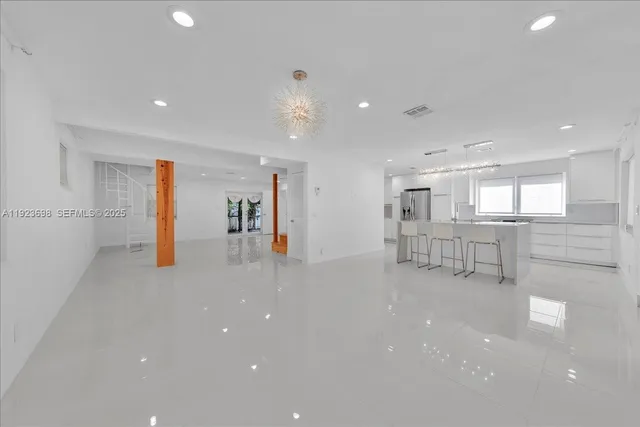 $5,950 | 348 Palm Street, Hollywood, FL 33019