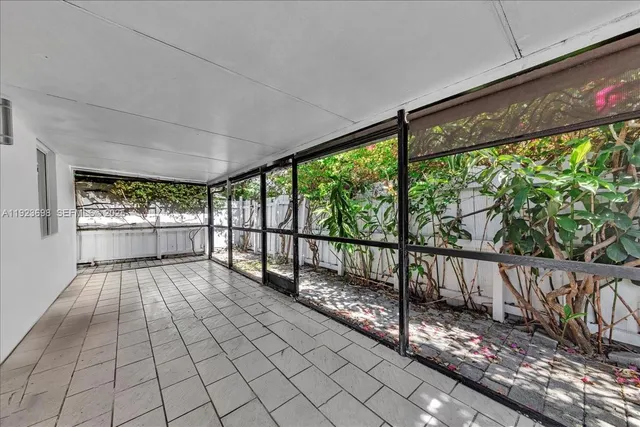 $5,950 | 348 Palm Street, Hollywood, FL 33019