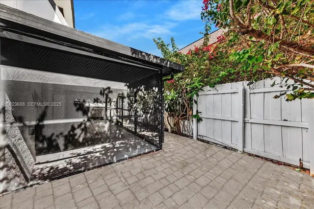 $5,950 | 348 Palm Street, Hollywood, FL 33019