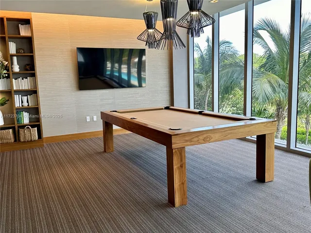 $655,000 | 16385 Biscayne Boulevard, Unit 718, North Miami Beach, FL 33160