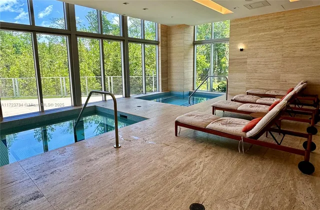 $655,000 | 16385 Biscayne Boulevard, Unit 718, North Miami Beach, FL 33160