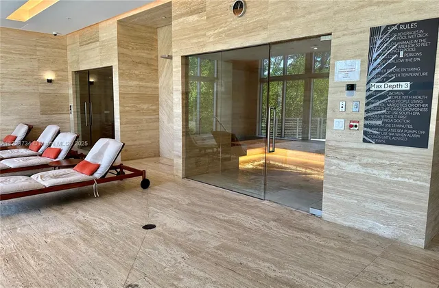 $655,000 | 16385 Biscayne Boulevard, Unit 718, North Miami Beach, FL 33160