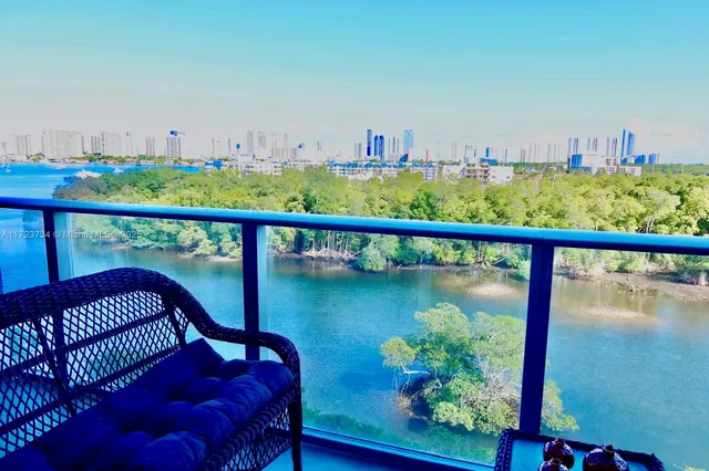 $655,000 | 16385 Biscayne Boulevard, Unit 718, North Miami Beach, FL 33160