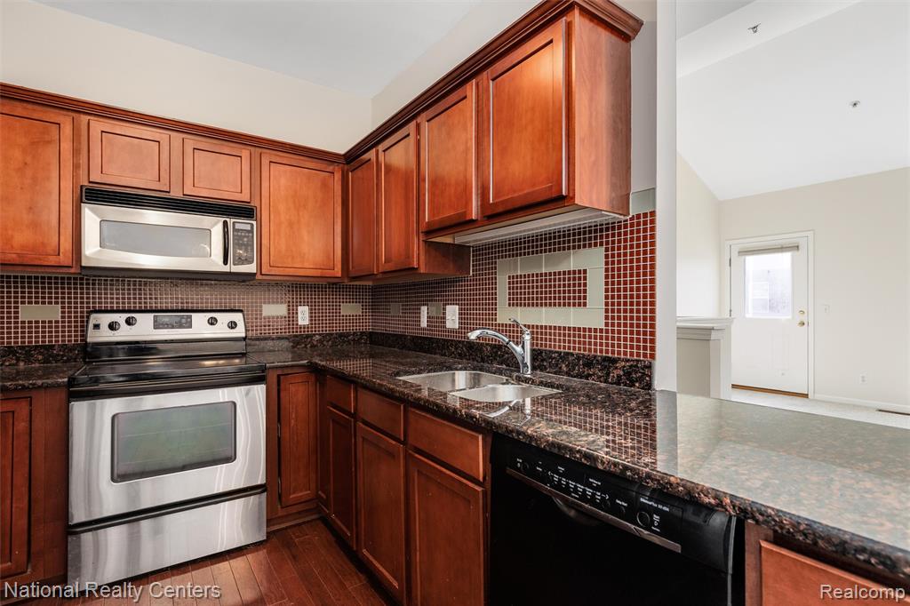 41582 Hamlet Lane, Unit 68 Novi, MI 48375 - Photo 10 of 26