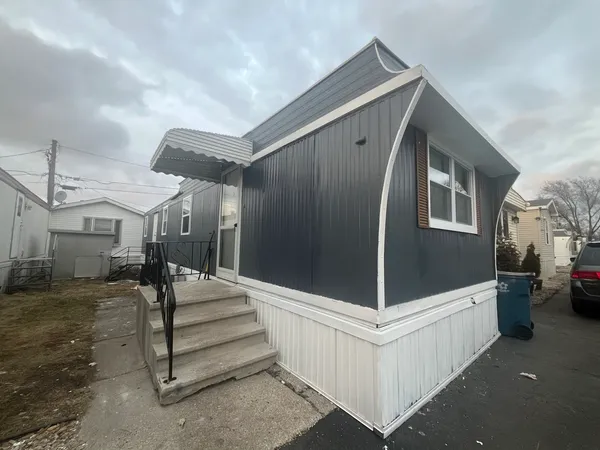 $39,900 | 9001 South Cicero Avenue, Unit 121, Oak Lawn, IL 60453