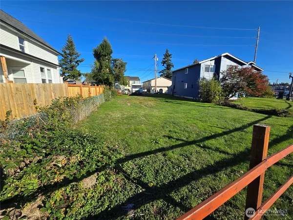 $350,000 | 1409 East Marine View Drive, Everett, WA 98201