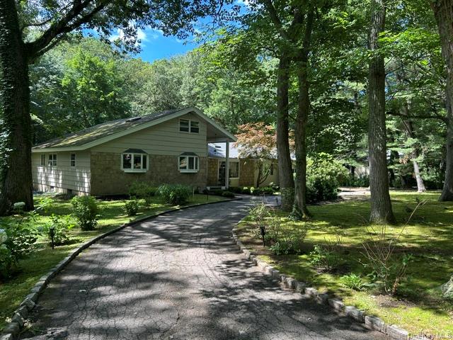 3 Fox Lane Locust Valley, NY 11560 - Photo 4 of 38 There is plenty of parking on the circular driveway