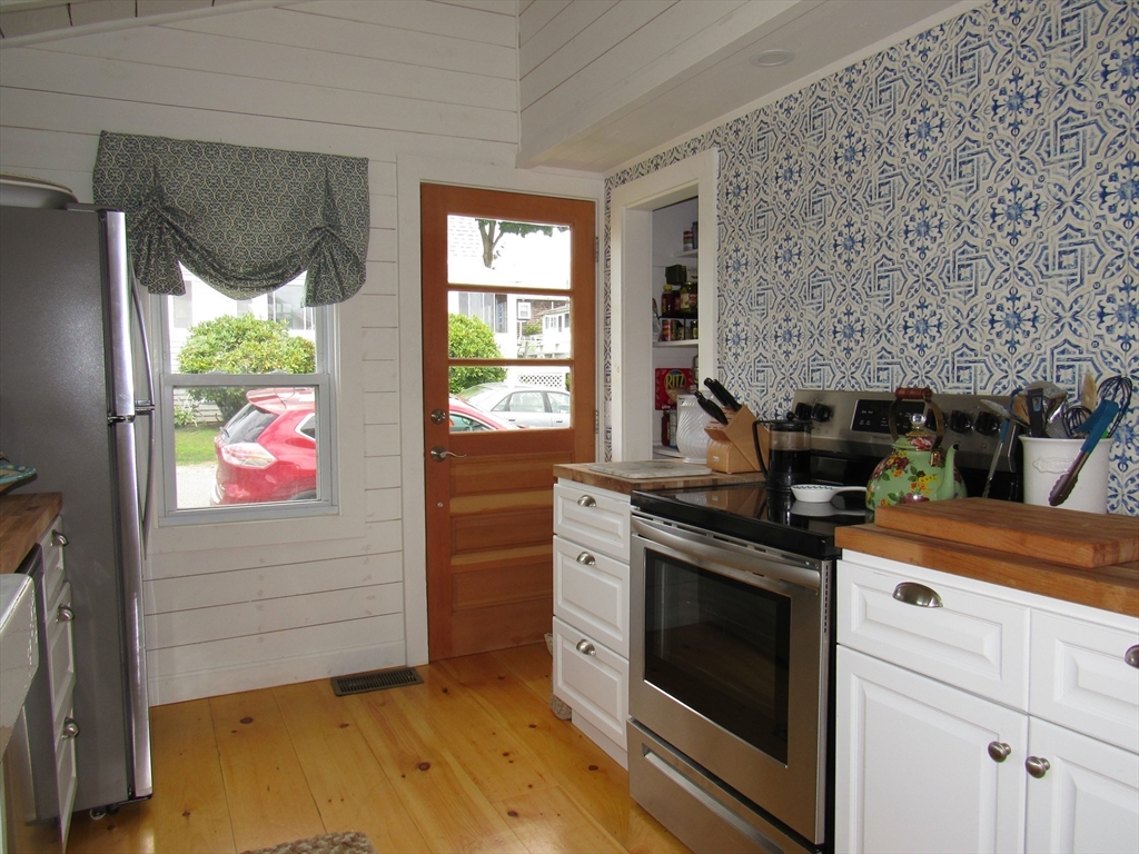 43 Middle Road Ipswich, MA 01938 - Photo 3 of 27
