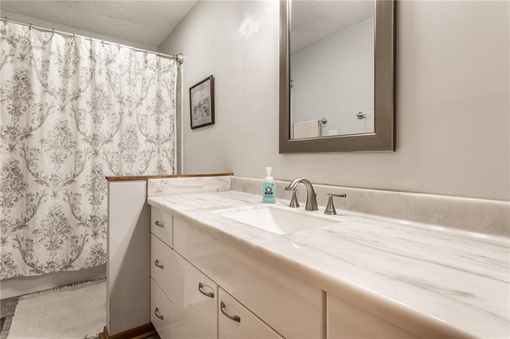 8204 Claridge Road Indianapolis, IN 46260 - Photo 31 of 50 Gallery Image 31
