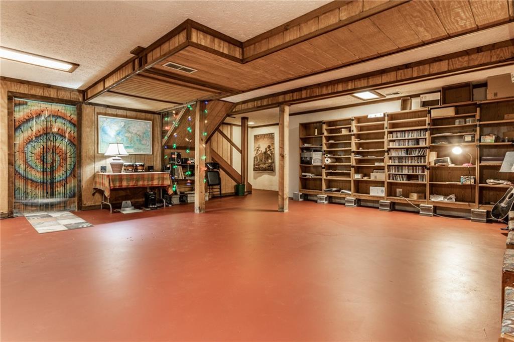 8204 Claridge Road Indianapolis, IN 46260 - Photo 36 of 50 Gallery Image 36