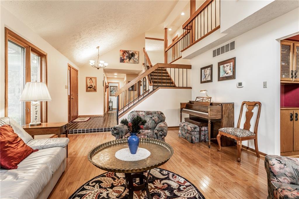 8204 Claridge Road Indianapolis, IN 46260 - Photo 8 of 50 Gallery Image 8
