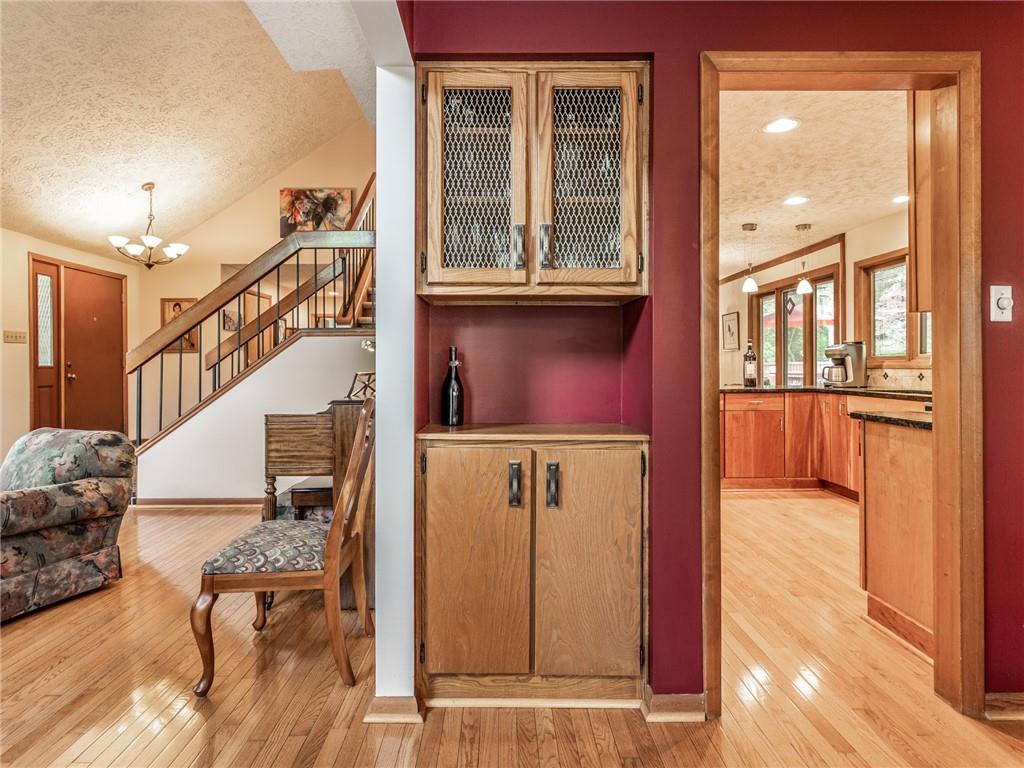 8204 Claridge Road Indianapolis, IN 46260 - Photo 9 of 50 Gallery Image 9