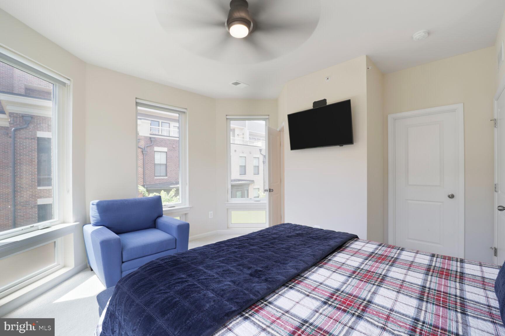 515 Riversail Lane, Unit 430 Oxon Hill, MD 20745 - Photo 30 of 54 a bedroom with a couch and a couch