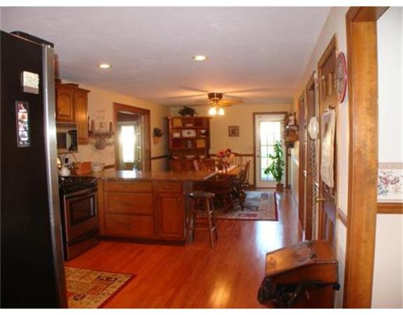 31 McGuire Road Sutton, MA 01590 - Photo 3 of 23