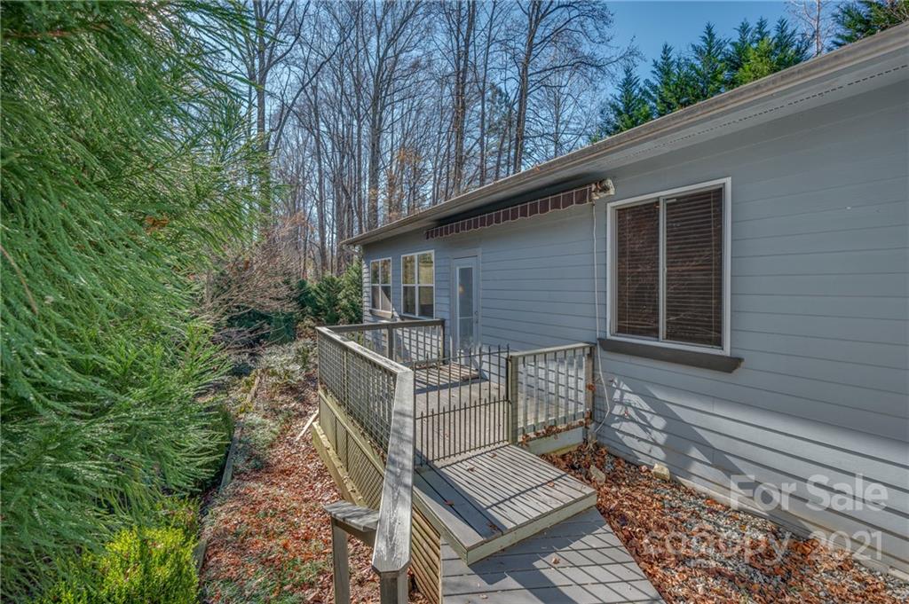 160 Fagan Drive Inman, SC 29349 - Photo 16 of 45 a balcony with wooden floor and fence