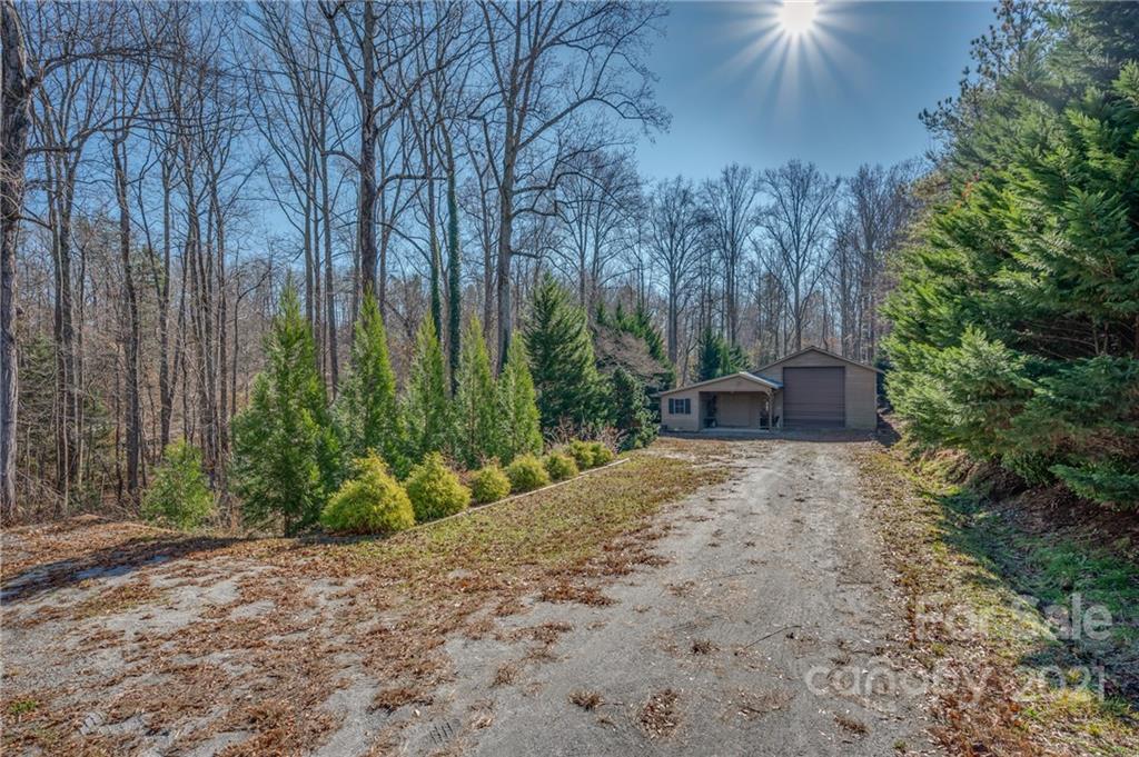 160 Fagan Drive Inman, SC 29349 - Photo 3 of 45 a backyard of a house with lots of green space