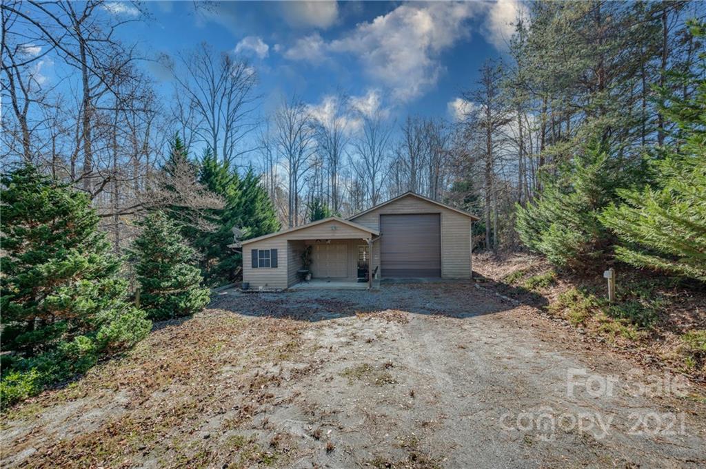 160 Fagan Drive Inman, SC 29349 - Photo 35 of 45 a front view of a house with a yard and garage