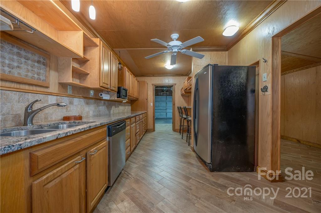 160 Fagan Drive Inman, SC 29349 - Photo 8 of 45 a kitchen with stainless steel appliances granite countertop a refrigerator a sink and dishwasher