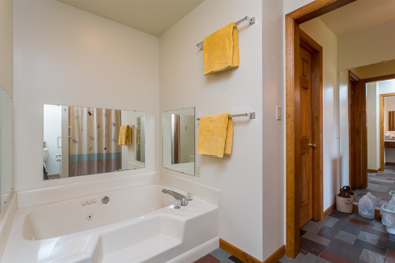 72 Greenfield Road Fishersville, VA 22939 - Photo 26 of 50 a bathroom with a tub and a sink
