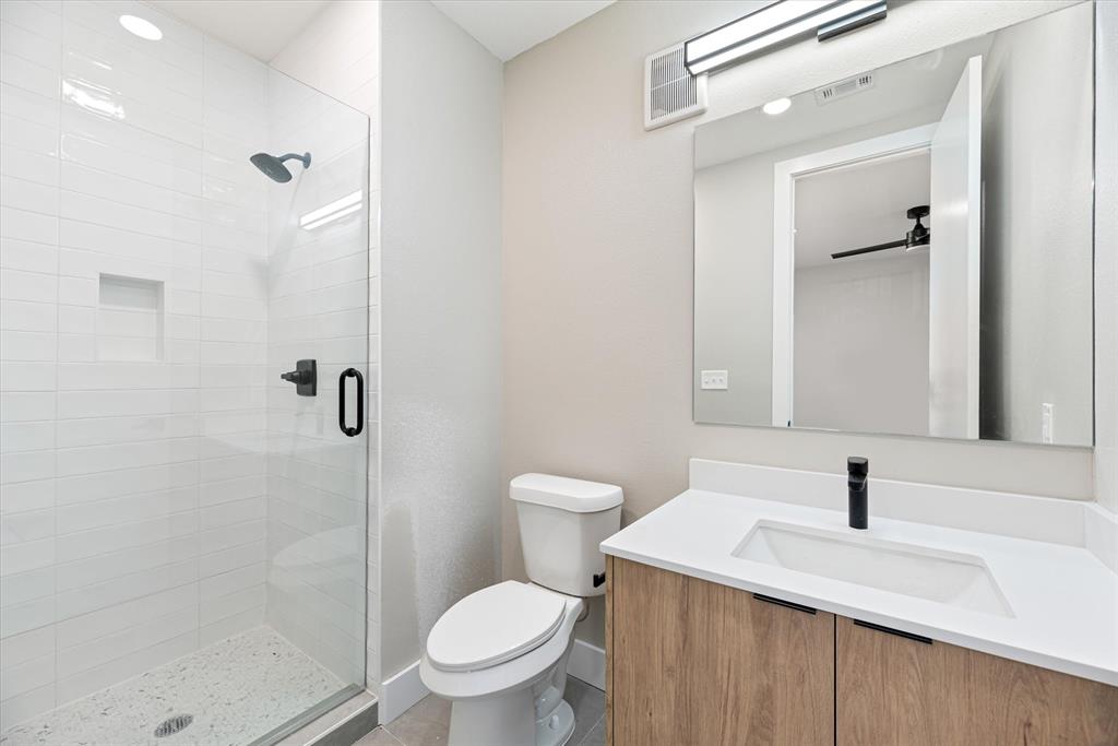 4060 Spring Valley Road, Unit 404 Farmers Branch, TX 75244 - Photo 18 of 19