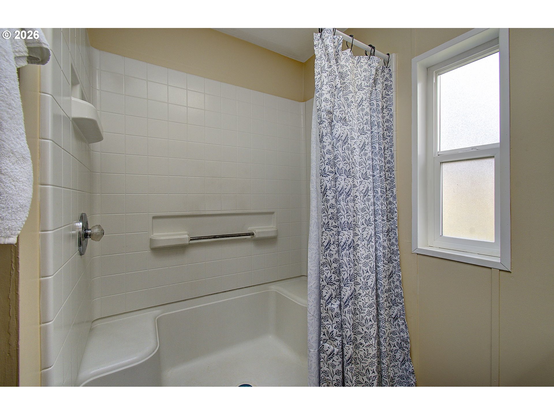 15619 Northeast Caples Road, Unit 150 Brush Prairie, WA 98606 - Photo 16 of 28 a bathroom with a shower