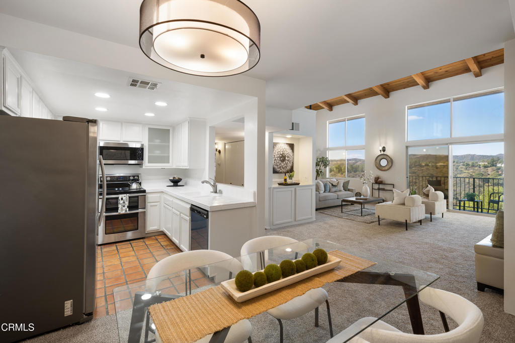 2385 Roscomare Road, Unit F8 Los Angeles, CA 90077 - Photo 11 of 50 SSR_2385RoscomareF8_016_FLEXMLS