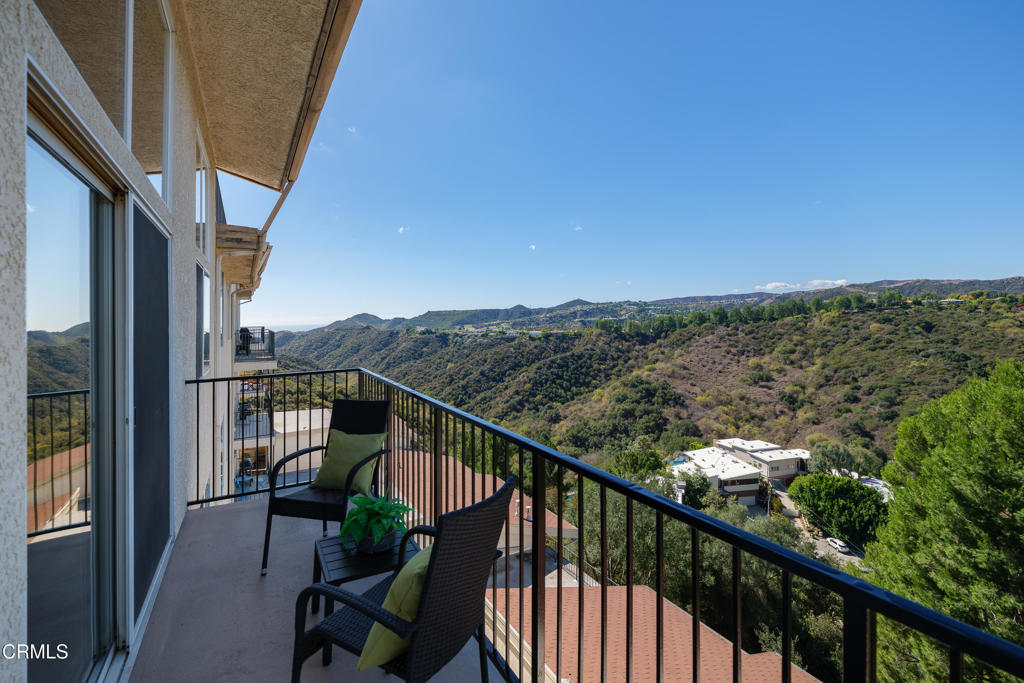 2385 Roscomare Road, Unit F8 Los Angeles, CA 90077 - Photo 34 of 50 SSR_2385RoscomareF8_038_FLEXMLS