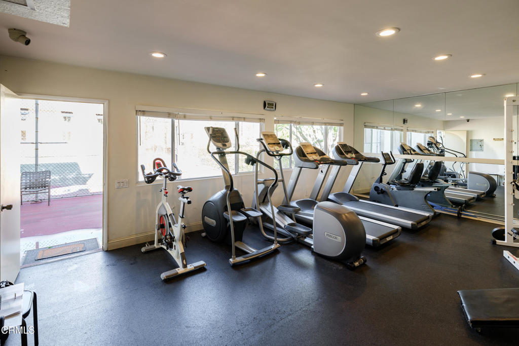 2385 Roscomare Road, Unit F8 Los Angeles, CA 90077 - Photo 42 of 50 SSR_2385RoscomareF8_046_FLEXMLS