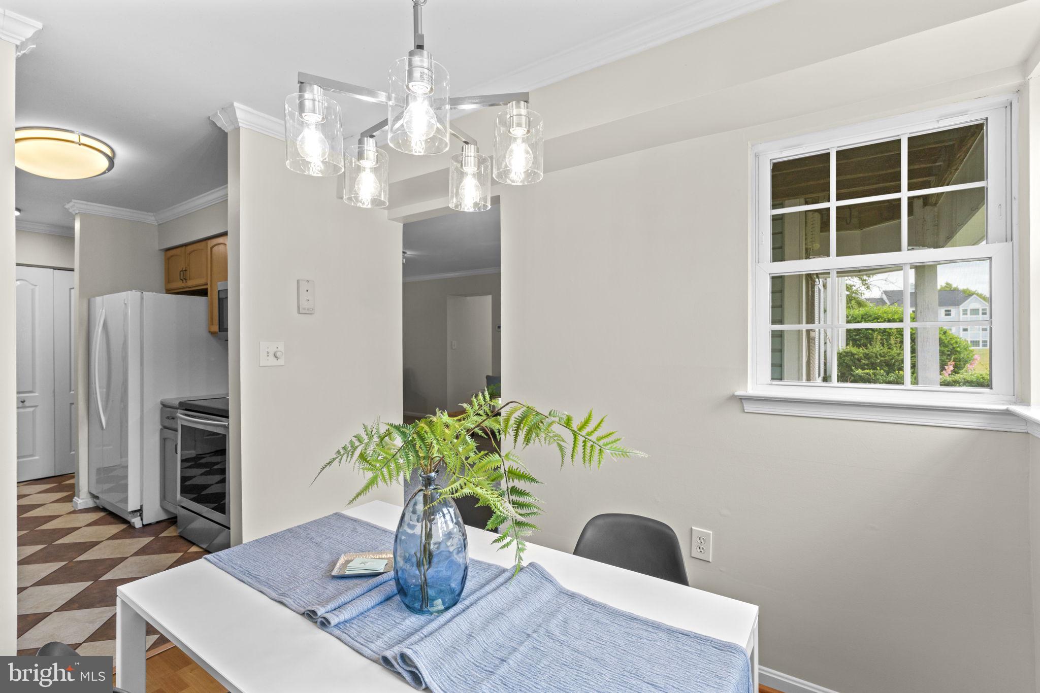 8513 Falls Run Road, Unit D Ellicott City, MD 21043 - Photo 6 of 22 Dining room w/crown molding
