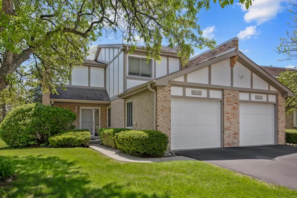 $3,000 | 1525 Columbia Court, Elk Grove Village, IL 60007