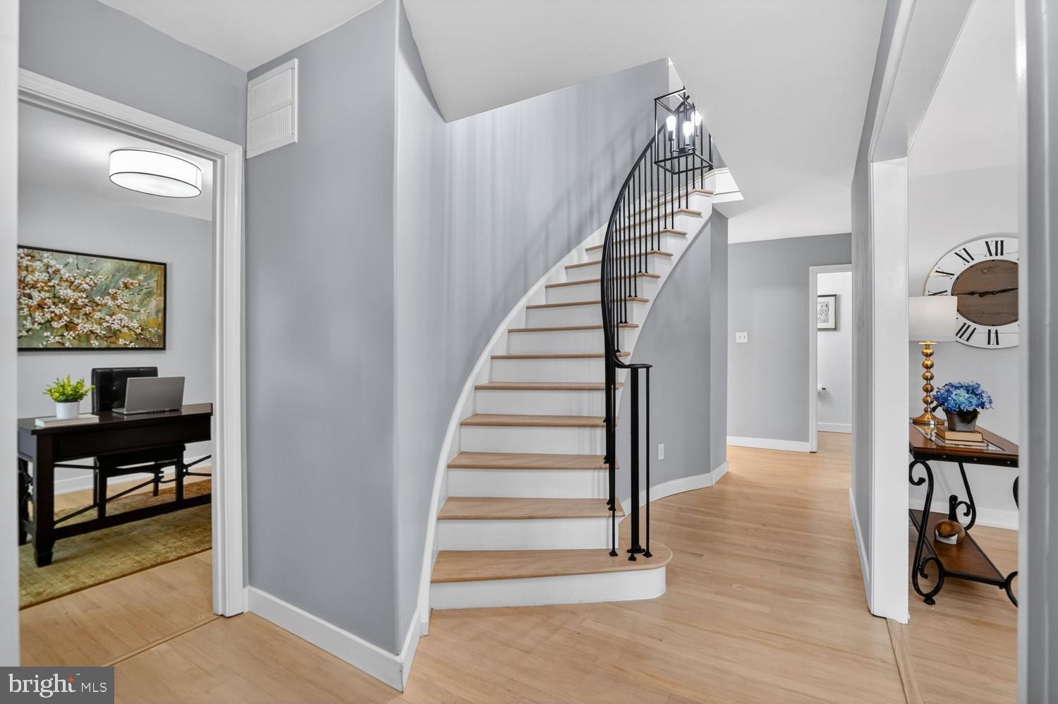 8532 Lakinhurst Lane Springfield, VA 22152 - Photo 6 of 62 Hardwood flooring entire main level & both stairs