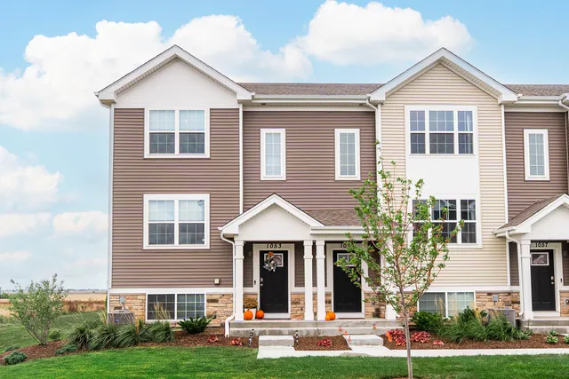 $307,222 | 1053 Briar Gln Court, Hampshire, IL 60140
