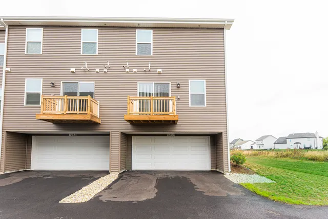 $307,222 | 1053 Briar Gln Court, Hampshire, IL 60140