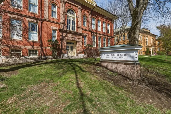$565,000 | 35 New South Street, Unit 402, Northampton, MA 01060