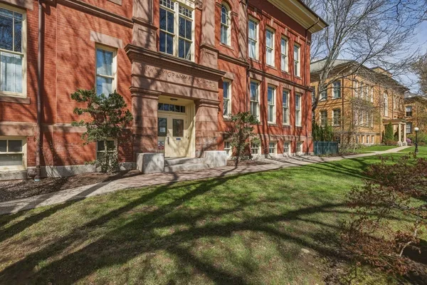 $565,000 | 35 New South Street, Unit 402, Northampton, MA 01060