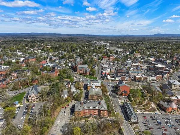 $565,000 | 35 New South Street, Unit 402, Northampton, MA 01060