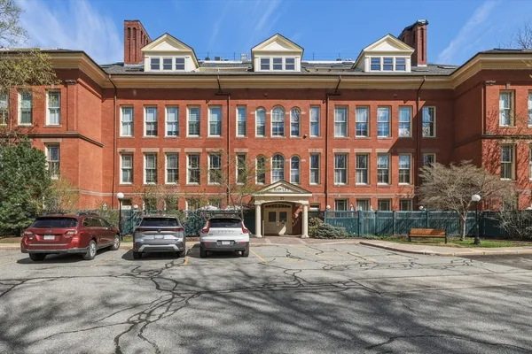 $565,000 | 35 New South Street, Unit 402, Northampton, MA 01060