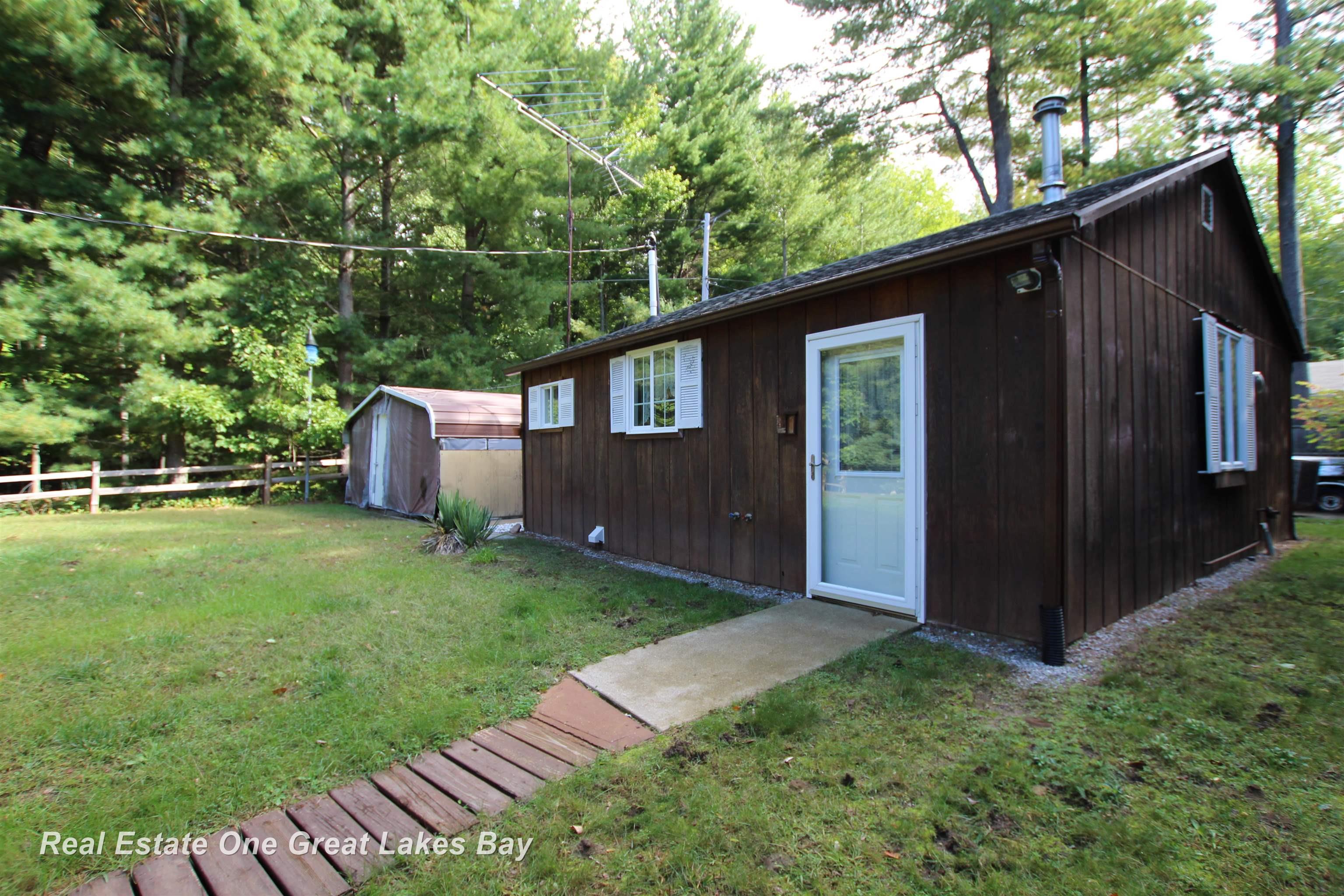 714 East Mid-gladwin Co Ln Road Hope, MI 48628 - Photo 5 of 11 50158540-477699a1-901a-4d36-8417-2d643f0d2e4b.JPG