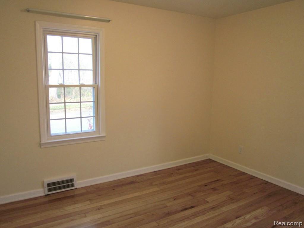 1490 Dorothea Road Berkley, MI 48072 - Photo 12 of 24 FIRST FLOOR BEDROOM, VIEW #1.