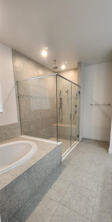 13795 Southwest 137th Way Newberry, FL 32669 - Photo 20 of 26 a view of a bathroom with a tub and shower