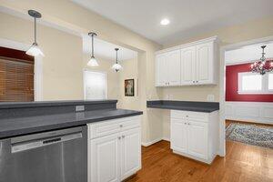 43 North Stanwood Road Columbus, OH 43209 - Photo 14 of 40 stanwoodkitchen3