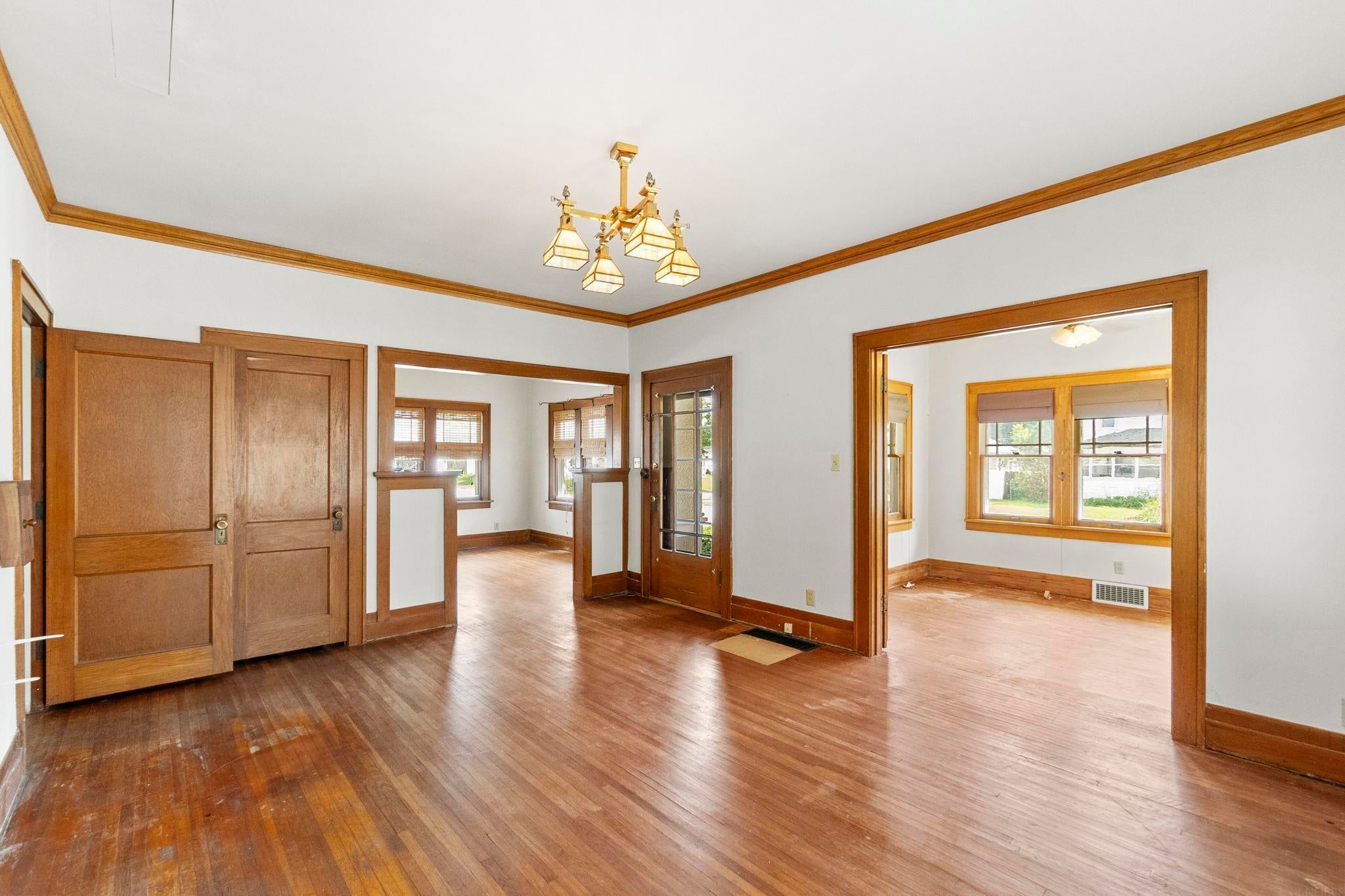 2006 West 3rd Street Waterloo, IA 50701 - Photo 7 of 29 Gallery Image 7