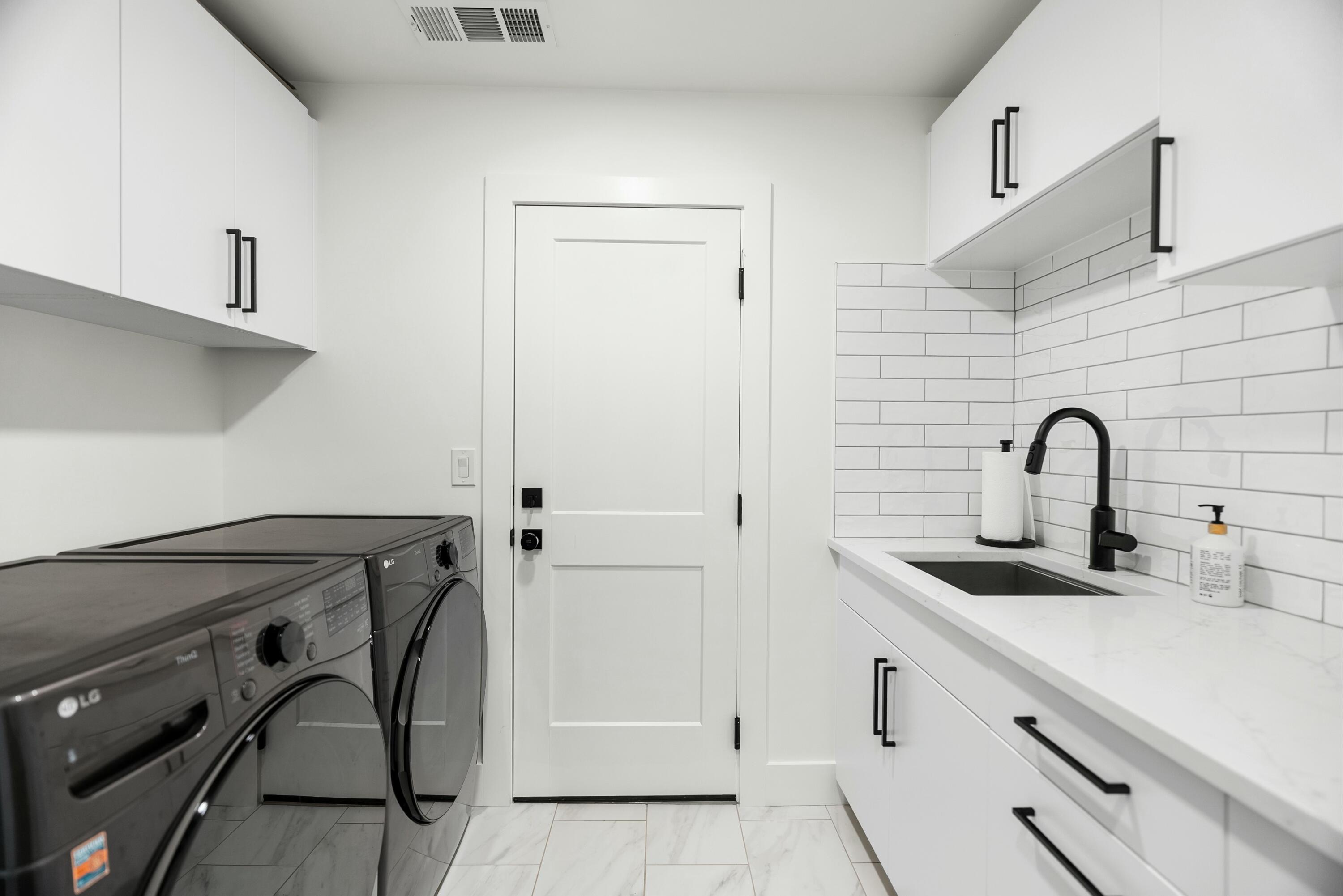 7068 Riata Drive Redding, CA 96002 - Photo 29 of 44 Laundry Room