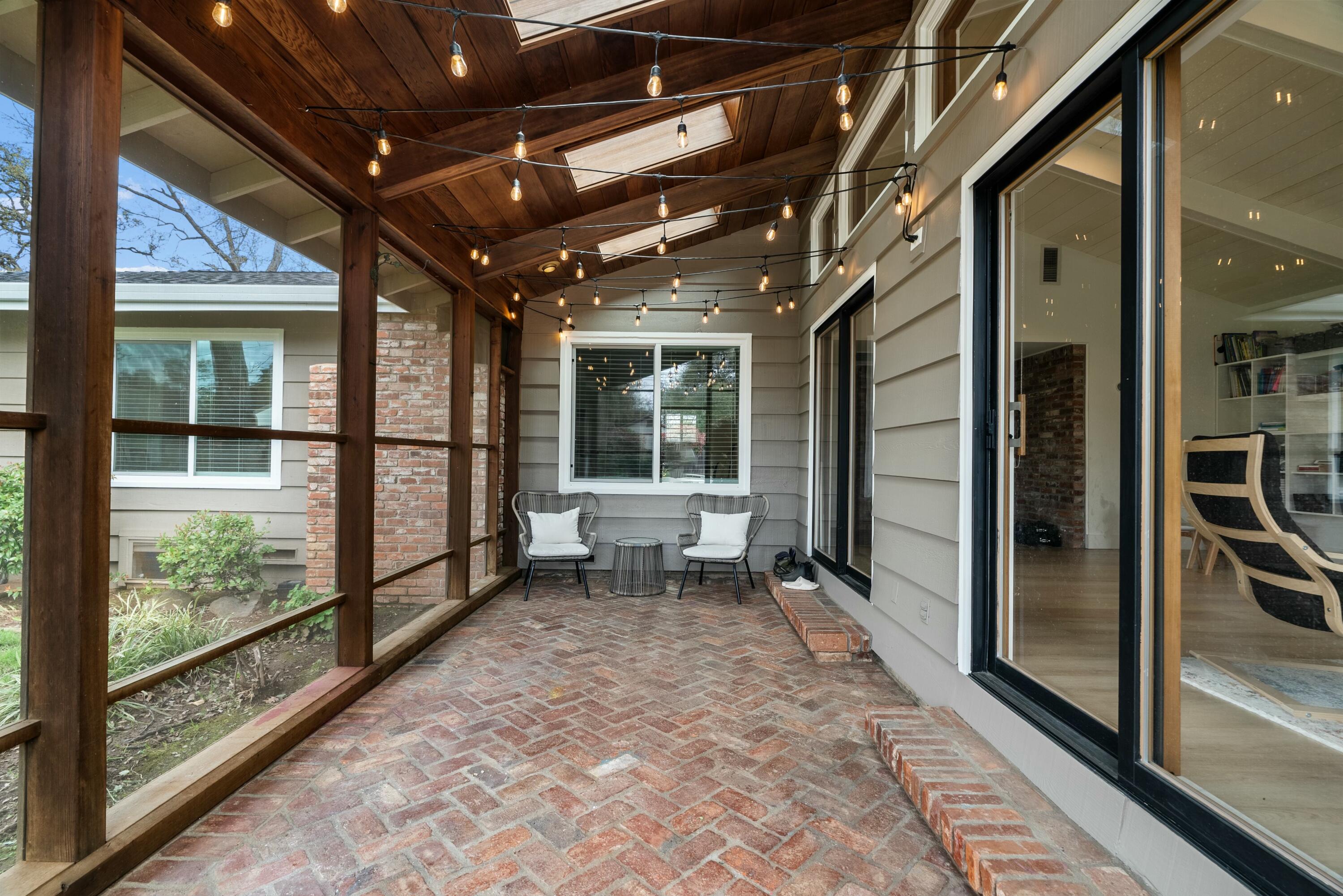 7068 Riata Drive Redding, CA 96002 - Photo 31 of 44 Sunroom