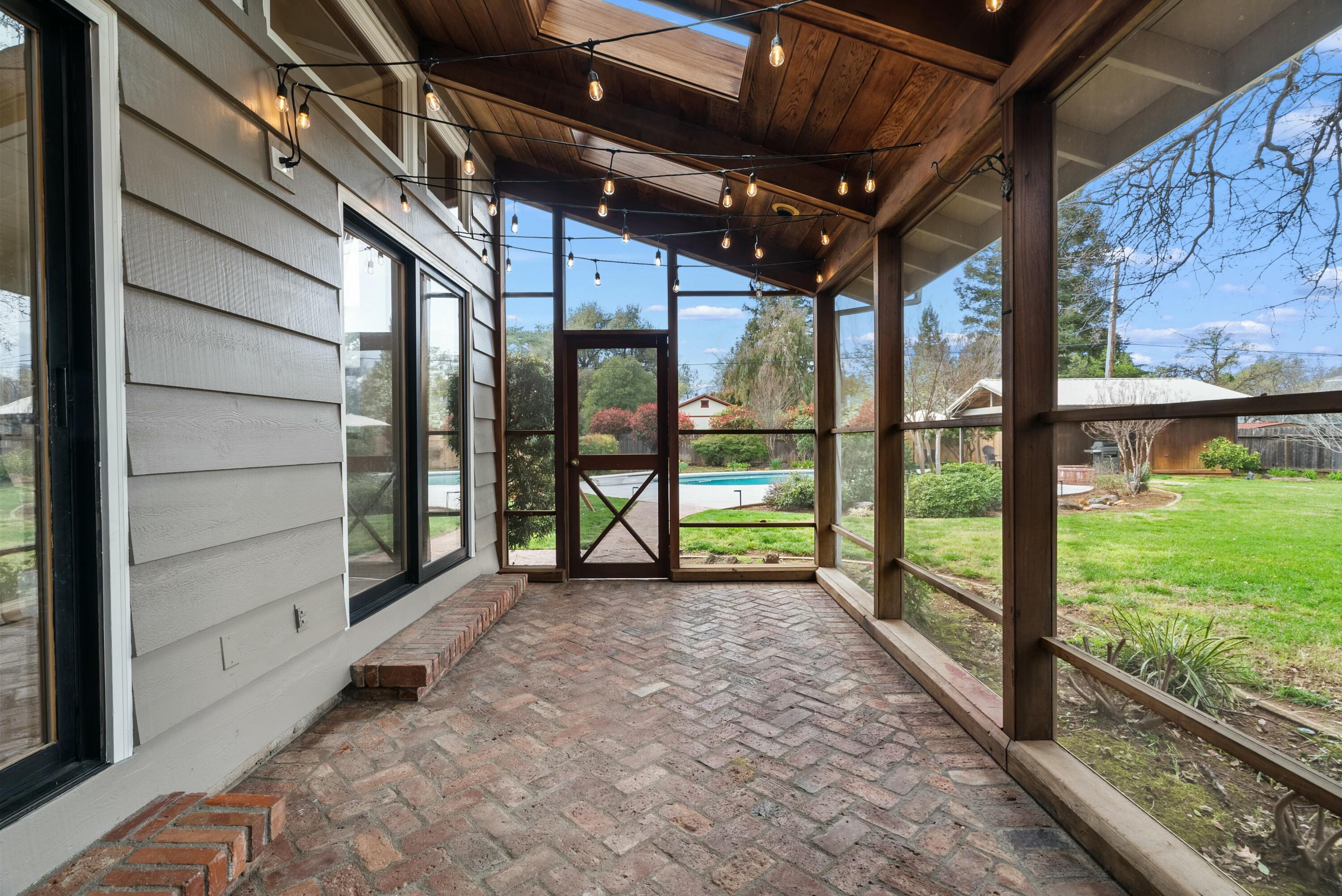 7068 Riata Drive Redding, CA 96002 - Photo 32 of 44 Sunroom