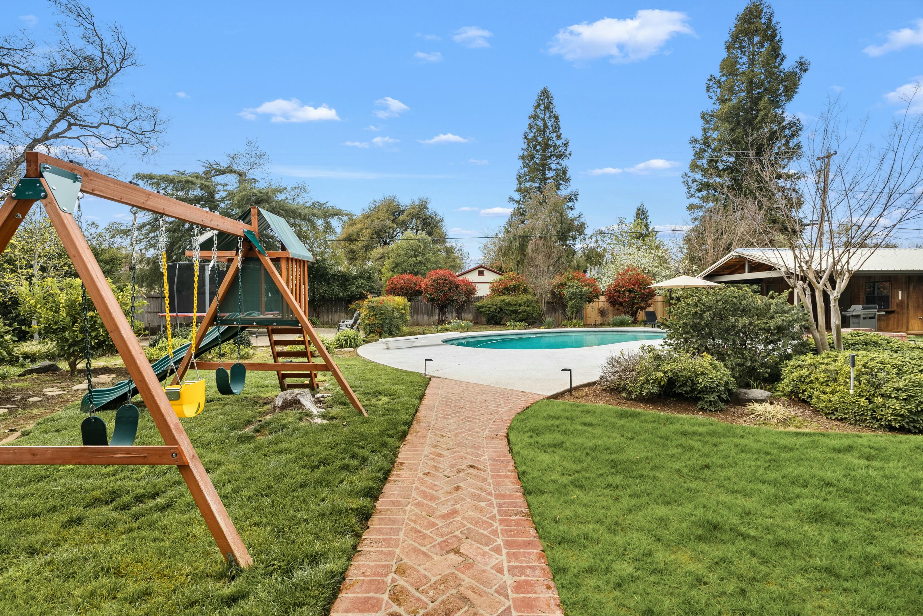 7068 Riata Drive Redding, CA 96002 - Photo 33 of 44 Backyard
