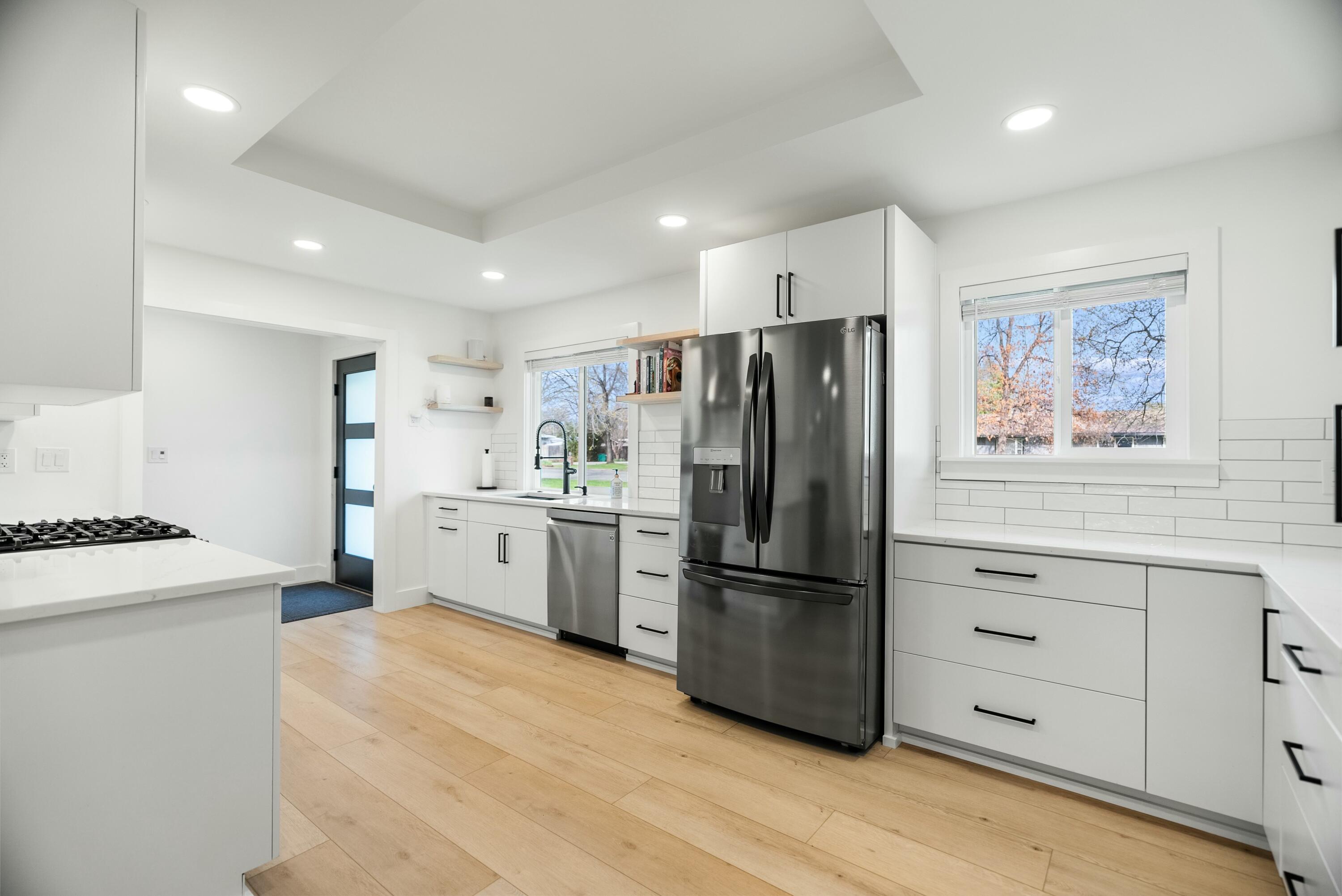 7068 Riata Drive Redding, CA 96002 - Photo 8 of 44 Kitchen